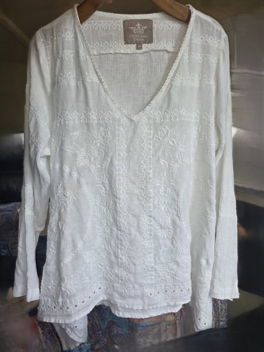 Crown Linen Designs White Embroidered V-Neck Tunic Top | Size M